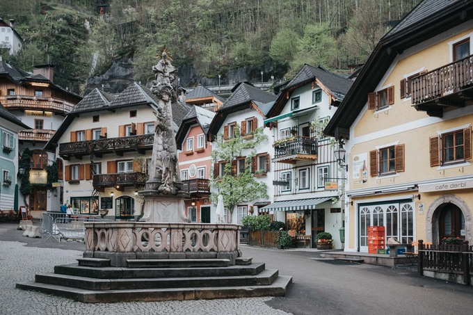 Hallstatt cũng được biết đến với mỏ muối cổ nhất thế giới, có lịch sử lên đến 7.000 năm