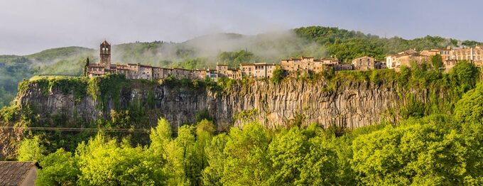 Castellfollit de la Roca đã trở thành một điểm thu hút du khách