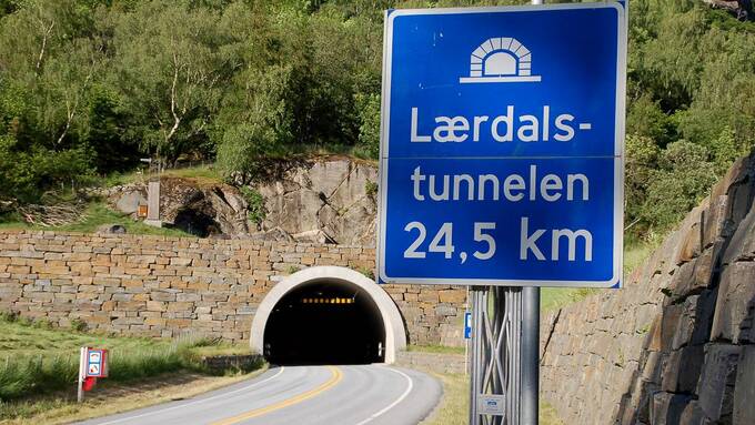 Với chiều dài 24,5km, đây được xem là hầm đường bộ dài nhất thế giới