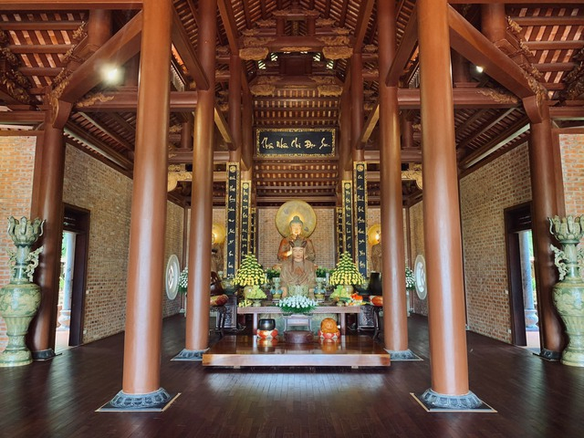 Không gian trong chùa