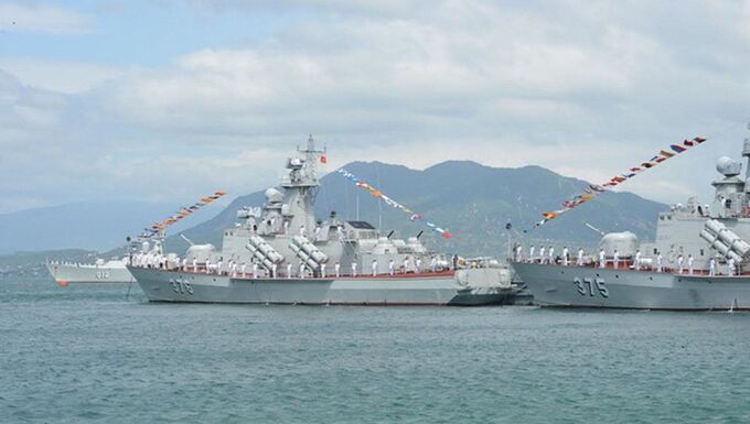 Bộ đôi tàu tên lửa Molniya 1241.8 của Việt Nam