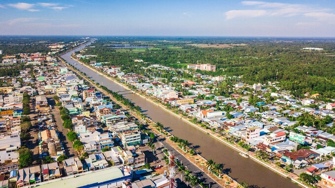 Hệ thống bờ kè hiện đại dọc kênh