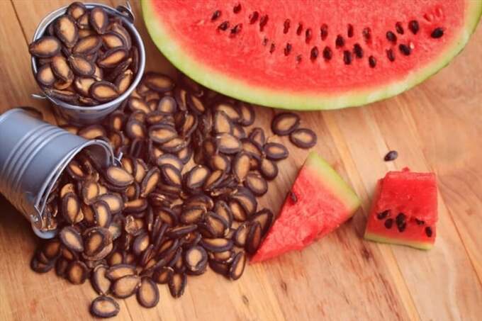 Hạt dưa hấu còn là nguồn cung cấp nhiều chất dinh dưỡng tự nhiên gồm sắt, folate (vitamin B9) và niacin (vitamin B3)
