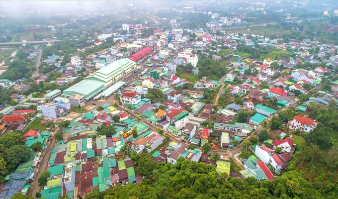 Phường Nghĩa Thành là khu vực có mật độ dân số đông đúc nhất TP. Gia Nghĩa. Nơi đây tập trung các trung tâm thương mại lớn như chợ thành phố, siêu thị... Ảnh: Báo Lao Động