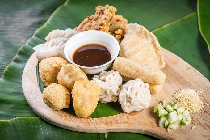 Pempek, món ăn làm từ cá nổi tiếng của người Indonesia