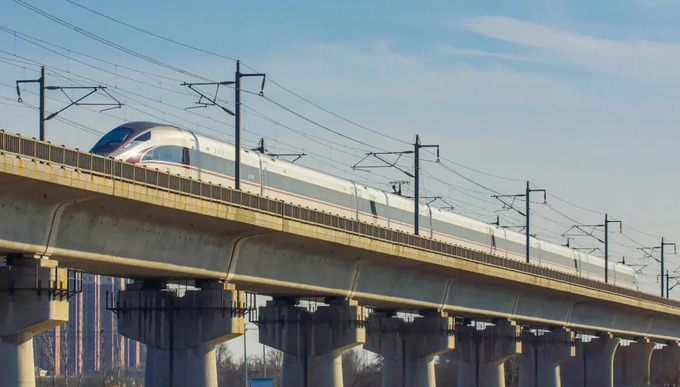 Tàu có thể di chuyển với tốc độ cao lên đến 350km/h