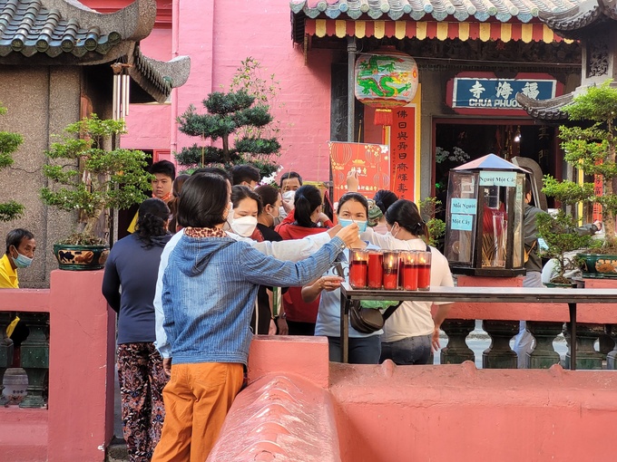 Thành tâm cúng dường, lễ dù nhỏ nhưng phúc báo lớn lao