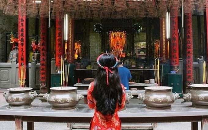 Vào chùa nên thành tâm không nên tham, sân, si