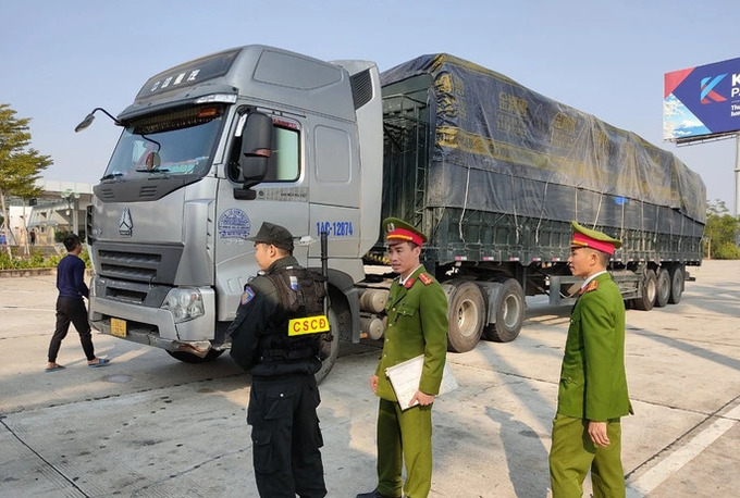 Kiểm soát chặt hàng lậu, hàng giả ngay tại các đầu mối giao thông. (Ảnh minh họa)