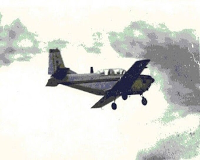 Chiếc máy bay mang ký hiệu TL-1 trong lần bay thử thành công lần đầu tháng 9/1980. Ảnh: Bảo tàng Phòng không - Không quân