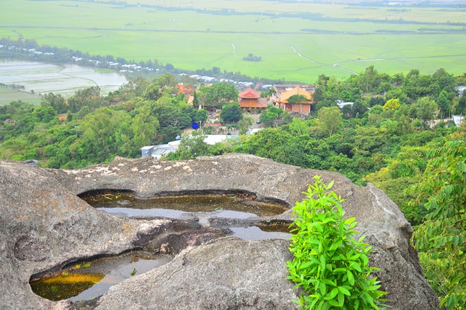 Dấu tích “bàn chân tiên”