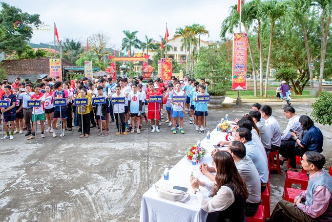 Toàn cảnh buổi lễ khai mạc (Ảnh: Văn Luận)