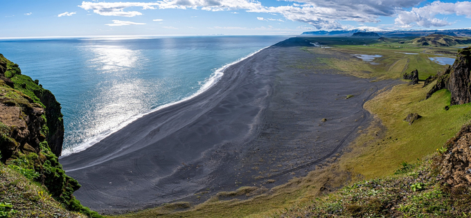 Reynisfjara nằm ở miền Nam của Iceland