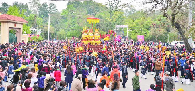 Mỗi năm lễ hội đền Và được tổ chức hai lần, gồm lễ tháng Giêng, từ ngày 14 đến 17 tháng Giêng và lễ hội Đả ngư vào ngày 15/9 (Âm lịch)