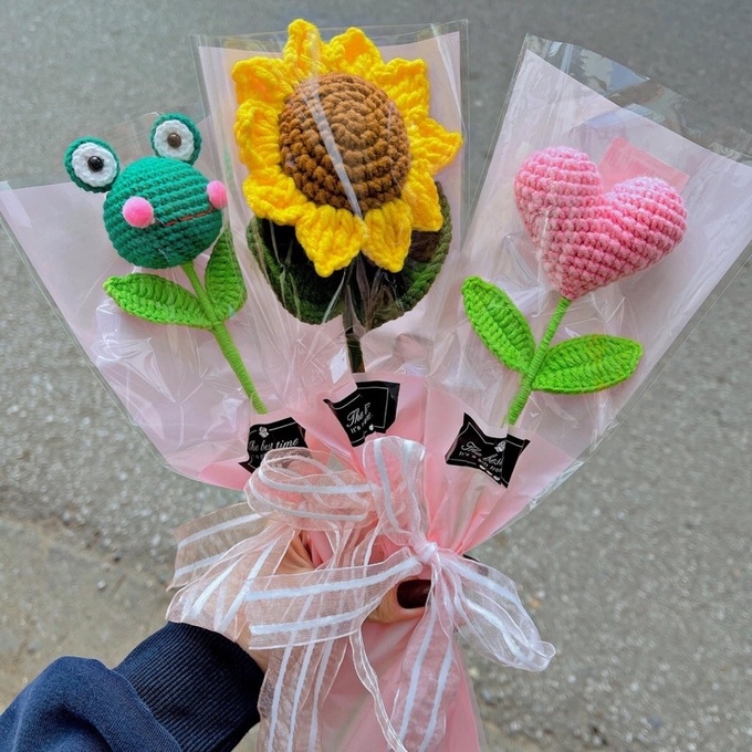 Hoa handmade với chất liệu từ len