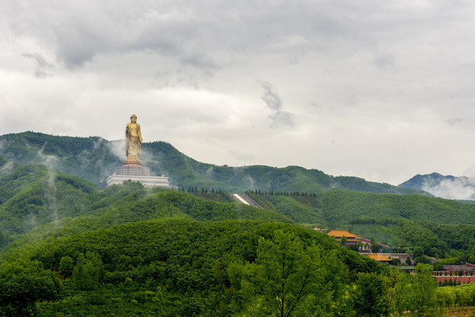 Tượng Phật Mùa Xuân hay Trung Nguyên đại Phật