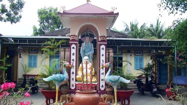 Không gian bên trong chùa