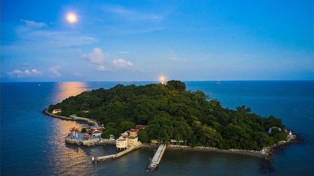 Đảo Hòn Dấu được nhiều du khách ví như một Đà Lạt thu nhỏ giữa lòng đại dương