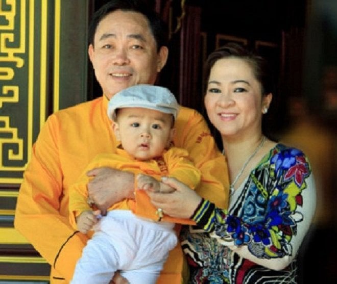 Vợ chồng đại gia Huỳnh Uy Dũng và con trai