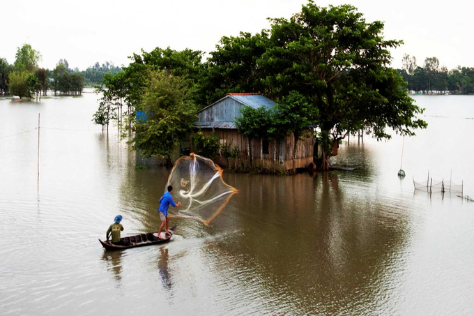 Thời gian trôi đi, con sông này đã ít nhiều hiền hòa hơn