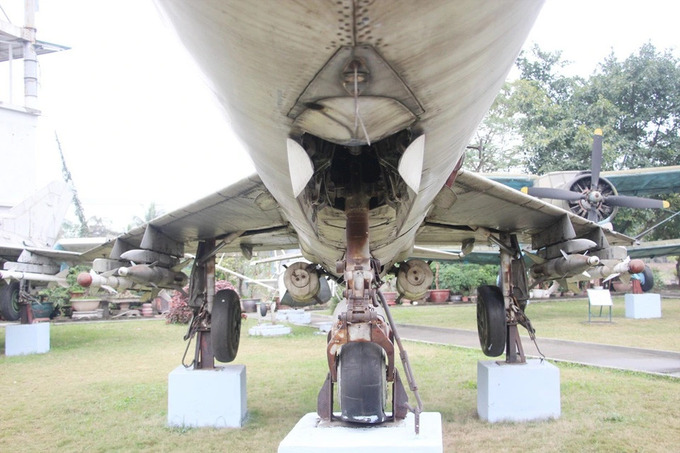 Cận cảnh chiếc MiG-21 mang số hiệu 5121. Ảnh: Báo Dân Trí