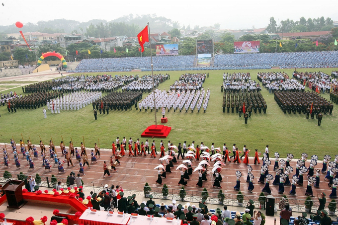 12.000 người, 18 khẩu lựu pháo cùng 12 máy bay trực thăng được huy động để tham gia lễ diễu binh, diễu hành kỷ niệm 70 năm Chiến thắng Điện Biên Phủ 6