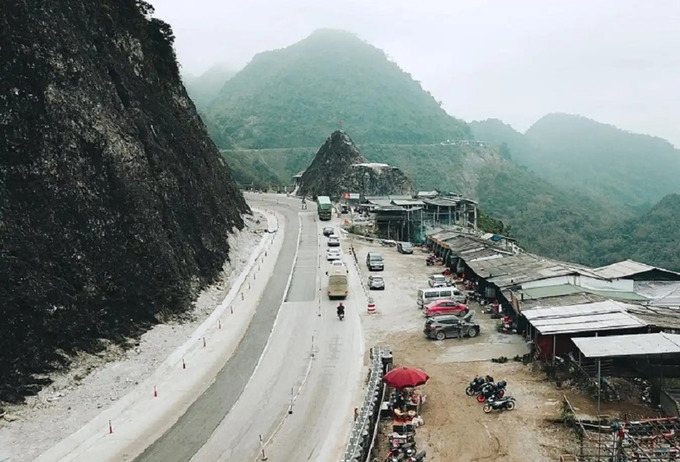 Khu chợ nằm ở rìa đất dành cho du khách dừng chân nghỉ ngơi