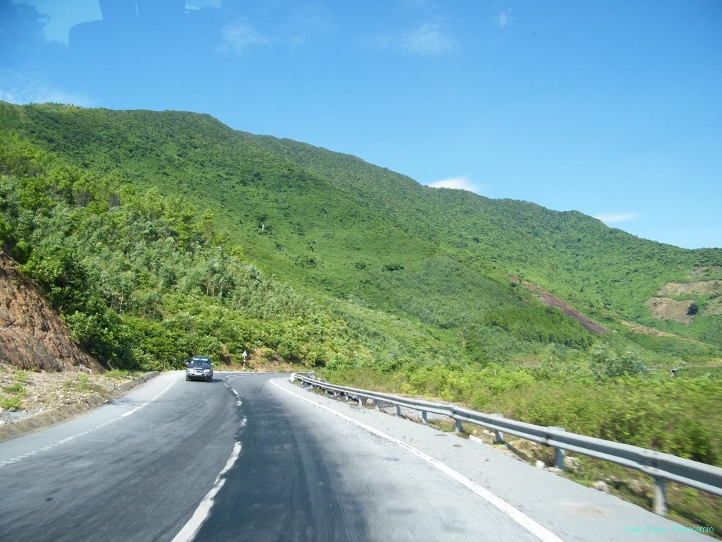 Khung cảnh hùng vĩ khi đi qua đèo Ngang
