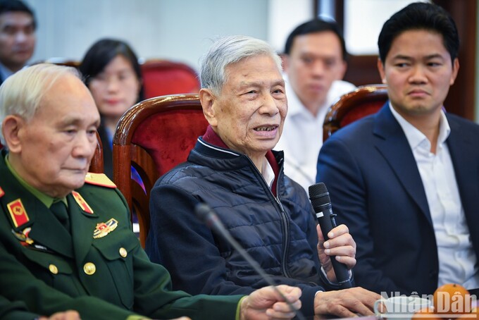 Trung tướng Đặng Quân Thụy, nguyên Phó Chủ tịch Quốc hội, cựu chiến binh Điện Biên Phủ chia sẻ về kỷ niệm thời tham gia chiến đấu tại chiến trường Điện Biên Phủ. (Ảnh: THÀNH ĐẠT)