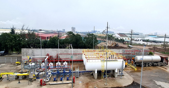 Chuyến xe bồn LPG đầu tiên được đưa vào tiếp nhận khí thành công