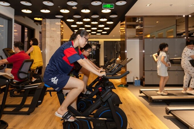 Khu vực phòng tập gym với nhiều trang thiết bị hiện đại đáp ứng nhu cầu đa dạng của cư dân.Khu vực bể bơi trong nhà tại tầng cao nhất mỗi tòa, có tầm nhìn bao quát toàn cảnh đại đô thị Smart City.