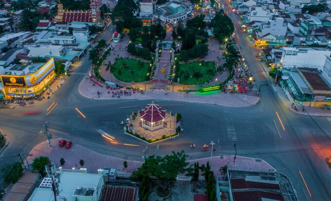 Do phương pháp quy hoạch bàn cờ, không gian này gần như không gặp phải tình trạng ùn tắc giao thông