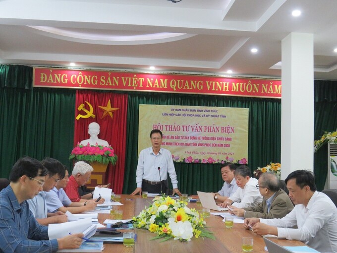 Chủ tịch Liên hiệp hội tỉnh Vĩnh Phúc, Chủ tịch Hội đồng tư vấn phản biện Phan Tuệ Minh chủ trì hội thảo.