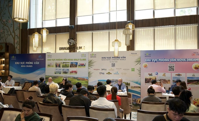 Tại sự kiện, các ứng cử viên được phỏng vấn trực tiếp với lãnh đạo, chuyên gia nhân sự của các đơn vị thành viên Tập đoàn Nova