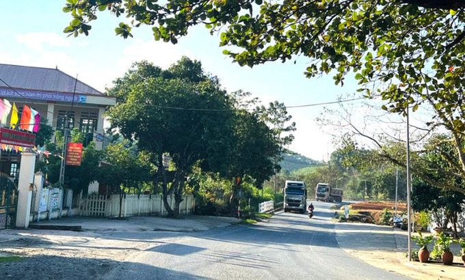 Những chuyến hàng vẫn ngược xuôi trên tuyến quốc lộ này cho đến ngày nay