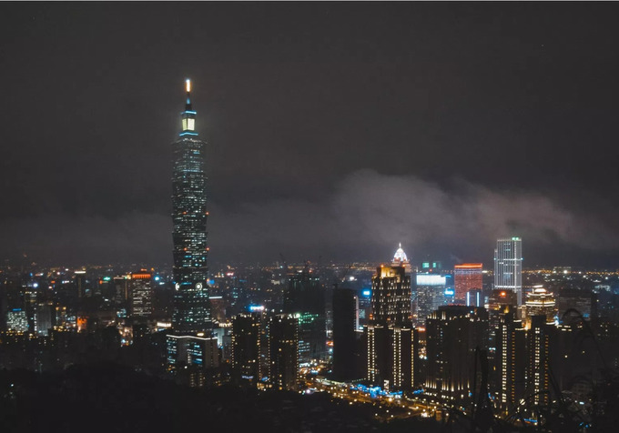 Taipei 101 tỏa sáng giữa màn đêm