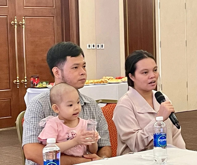 Tháng 8/2023, lần đầu tiên Việt Nam điều trị thành công ung thư bằng liệu pháp tế bào CAR-T cho bệnh nhi 4 tuổi mắc ung thư bạch cầu cấp dòng lympho. Ảnh: CTTĐT Bộ Y tế