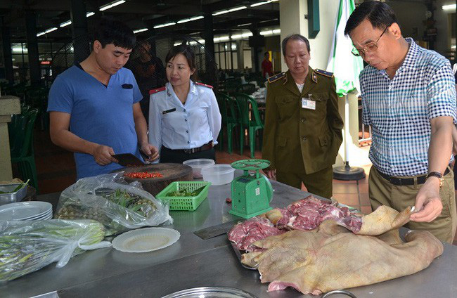 Kiểm tra, hậu kiểm tra an toàn thực phẩm. Ảnh minh họa