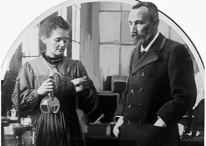 Bà Marie cùng chồng nhận được 3 giải thưởng Nobel