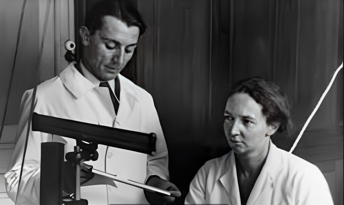 Irène Joliot-Curie và Frédéric Joliot-Curie giành Nobel Hóa học