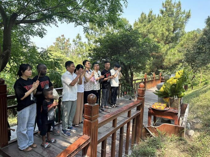 Team Quang Linh Vlogs đến viếng thăm mộ Đại tướng Võ Nguyên Giáp