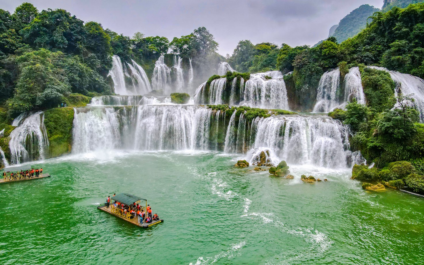 Thác Bản Giốc. Ảnh: vietjetair.com