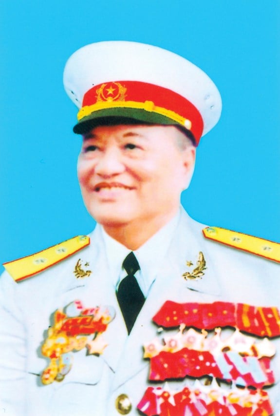 Trung tướng, Phó giáo sư Lê Hữu Đức. Ảnh: Báo QĐND