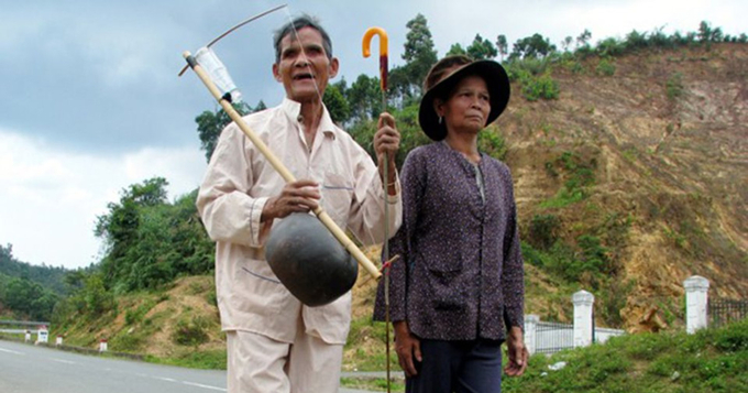 Ông còn là nghệ nhân chế tác nhiều nhạc cụ độc đáo của đồng bào Cơ Tu như đàn brêê, abel... (Ảnh: Báo Tiền phong)