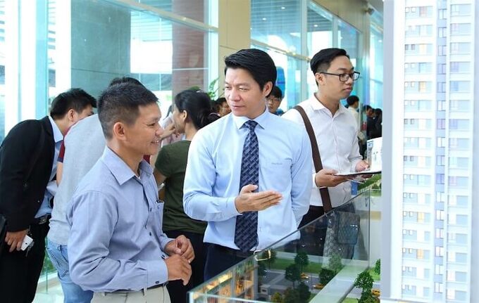 Nhiều môi giới bất động sản sẵn sàng trợ giúp đắc lực cho cả người bán và người mua - Ảnh minh họa