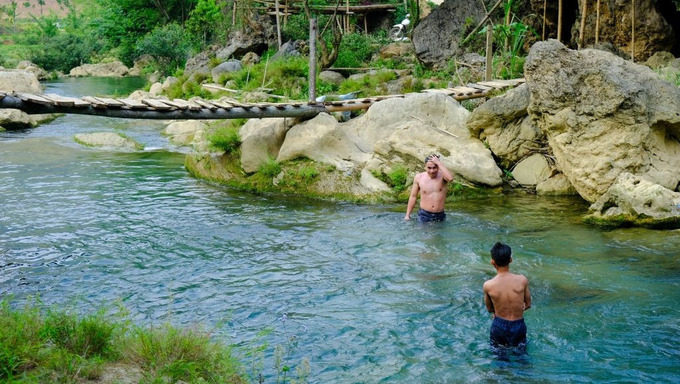 Tầng thác thứ nhất của thác Nàng Tiên phù hợp cho để tắm mình thư giãn. Ảnh: Nguyễn Hoàng