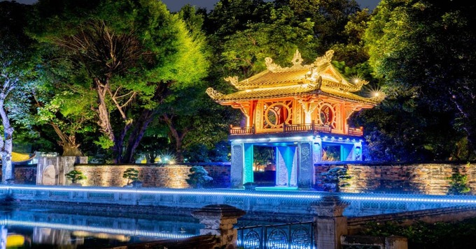 Hình ảnh Văn Miếu - Quốc Tử Giám vào ban đêm (Ảnh: Tour đêm Văn Miếu - Van Mieu Night Tour)