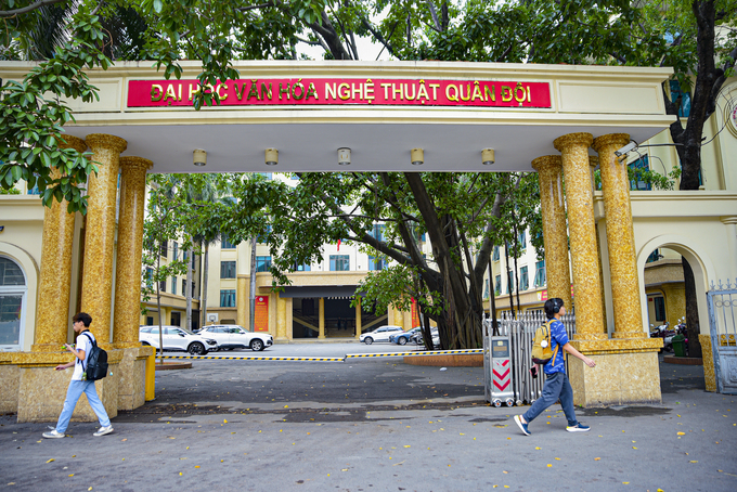 Tọa lạc tại số 101 đường Nguyễn Chí Thanh là trường Đại học Văn hóa Nghệ thuật Quân đội