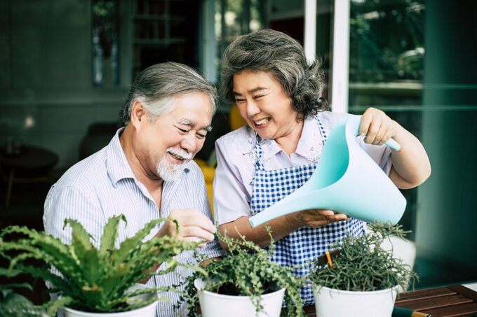 Chúng ta có thể chọn ở gần những người tràn đầy năng lượng tích cực, đồng thời cùng nhau tạo ra một mối quan hệ xã hội hài hòa và dễ chịu (Ảnh: Sohu)