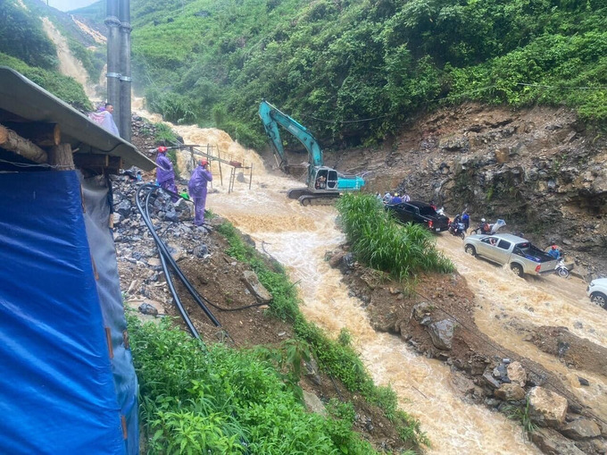 Chẳng may rơi vào cơn bão hay vùng lũ, bạn cần tìm nơi trú an toàn. Ảnh: HB Hà Giang